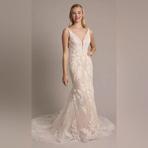 NWT Elegant Lace Wedding Gown from David’s Bridal